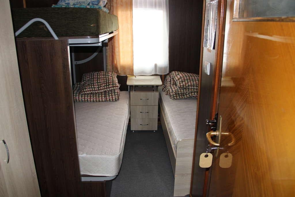 Трёхместная 2-ярусная каюта Теплохода А.И. Герцен