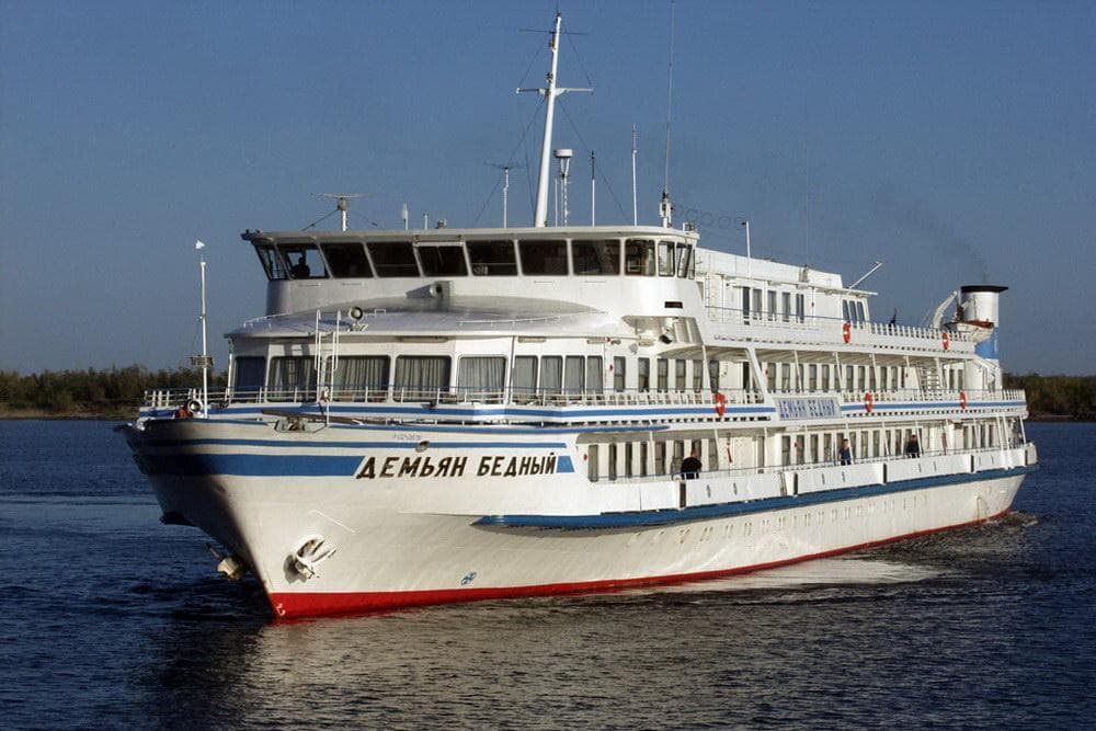 Теплоход Демьян Бедный