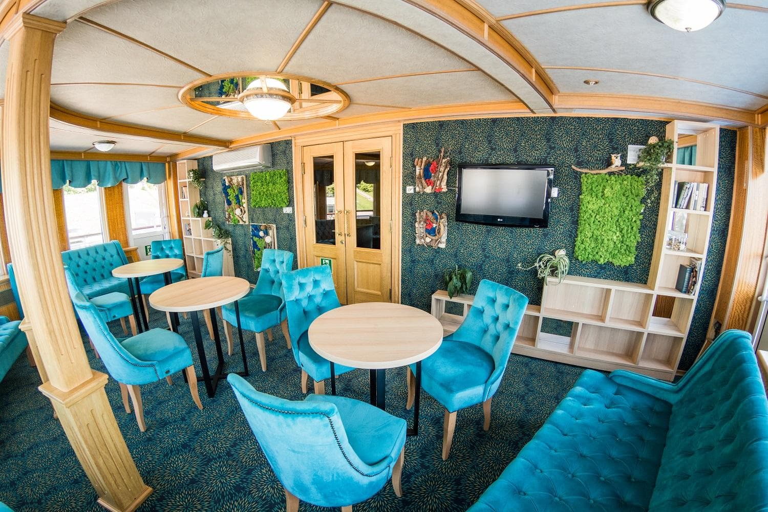 Лесная гостинная Теплохода Северная Сказка