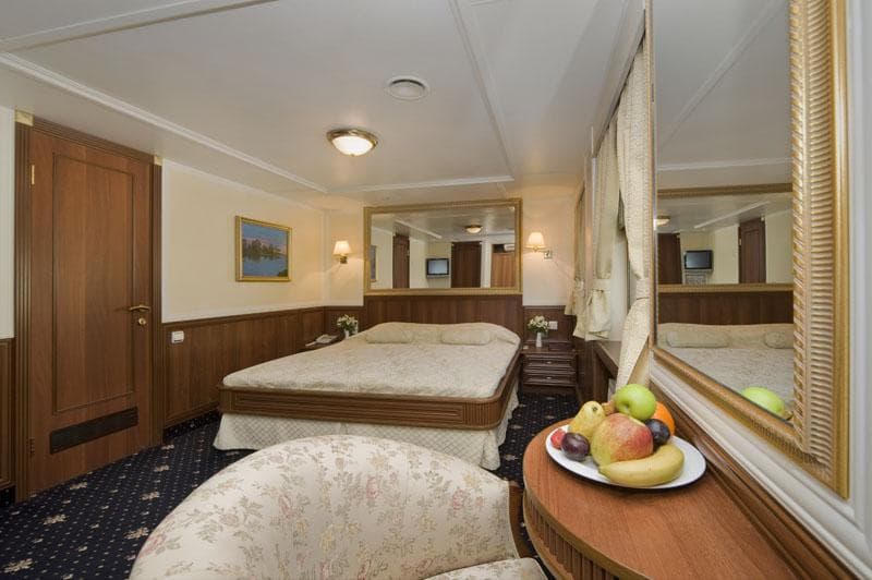 Посольский люкс Теплохода Волга Дрим