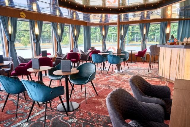 Бар на шлюпочной палубе Теплохода А.С. Пушкин