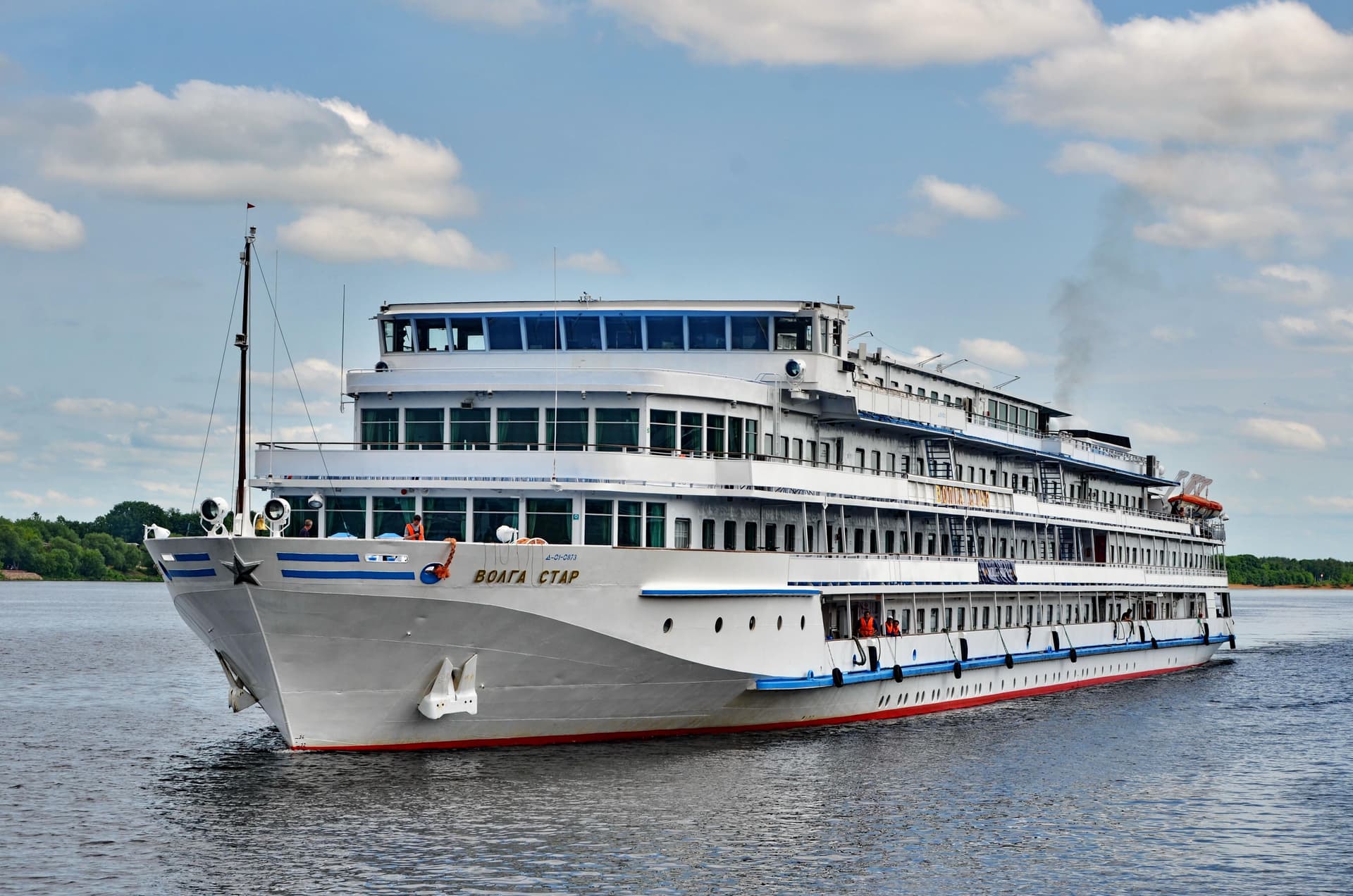 Теплоход Волга Стар