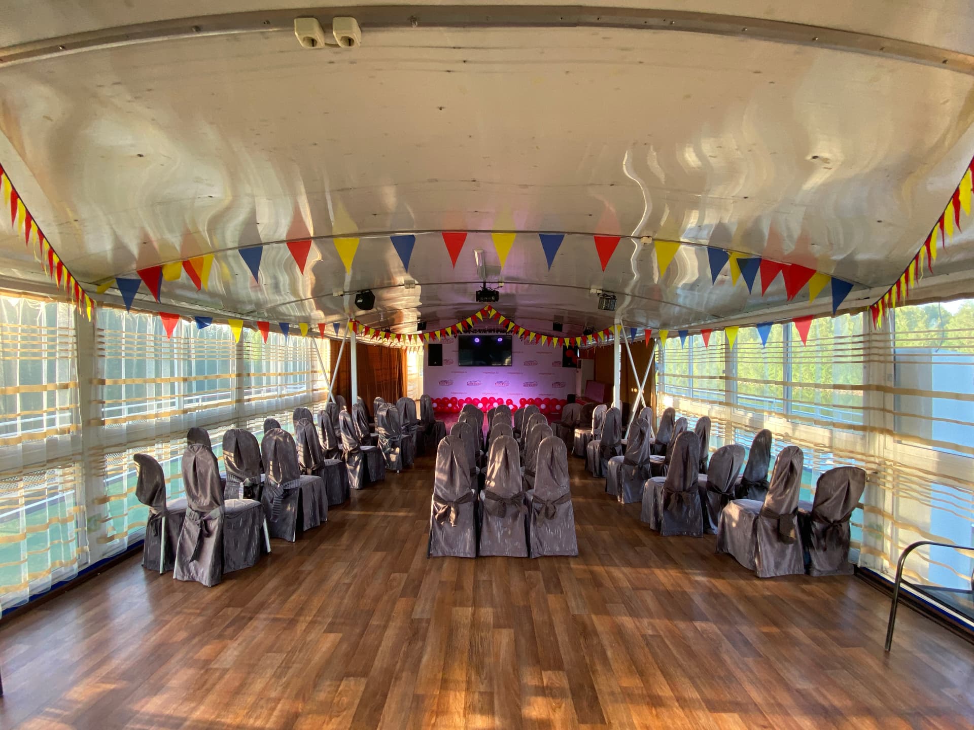 Концертный зал Теплохода Юрий Никулин