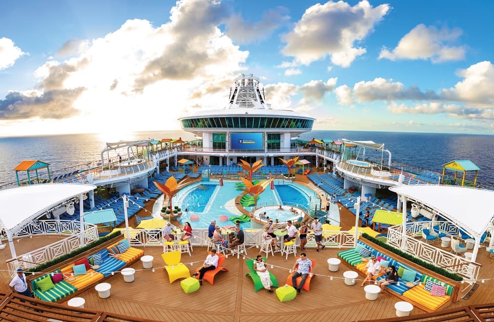Открытый бассейн Теплохода Navigator of the Seas (Русскоязычные круизы)