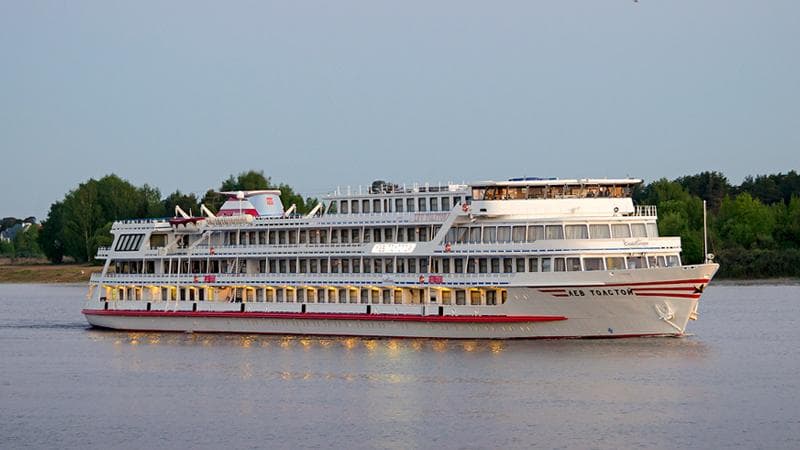 Теплоход Лев Толстой