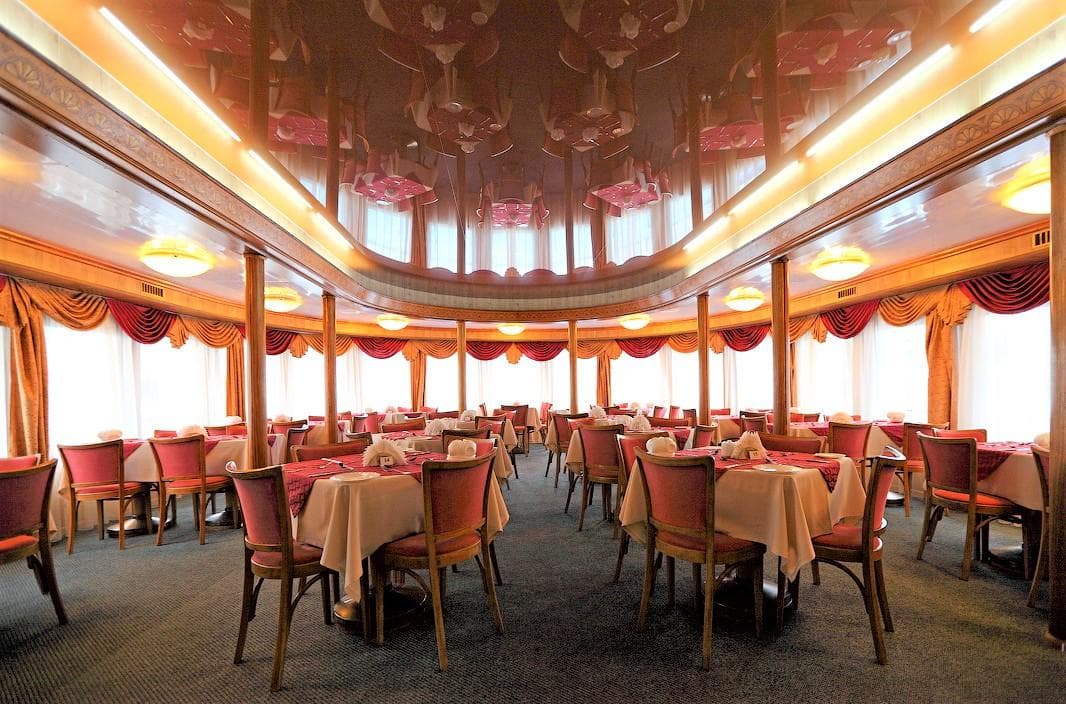 Ресторан на шлюпочной палубе Теплохода Михаил Танич