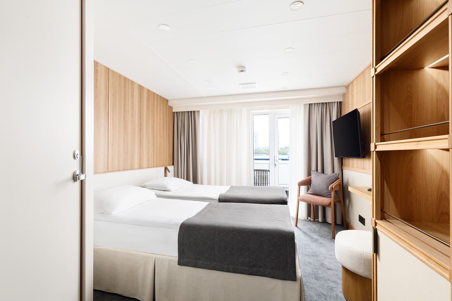 Двухместная каюта c балконом Теплохода Мстислав Ростропович