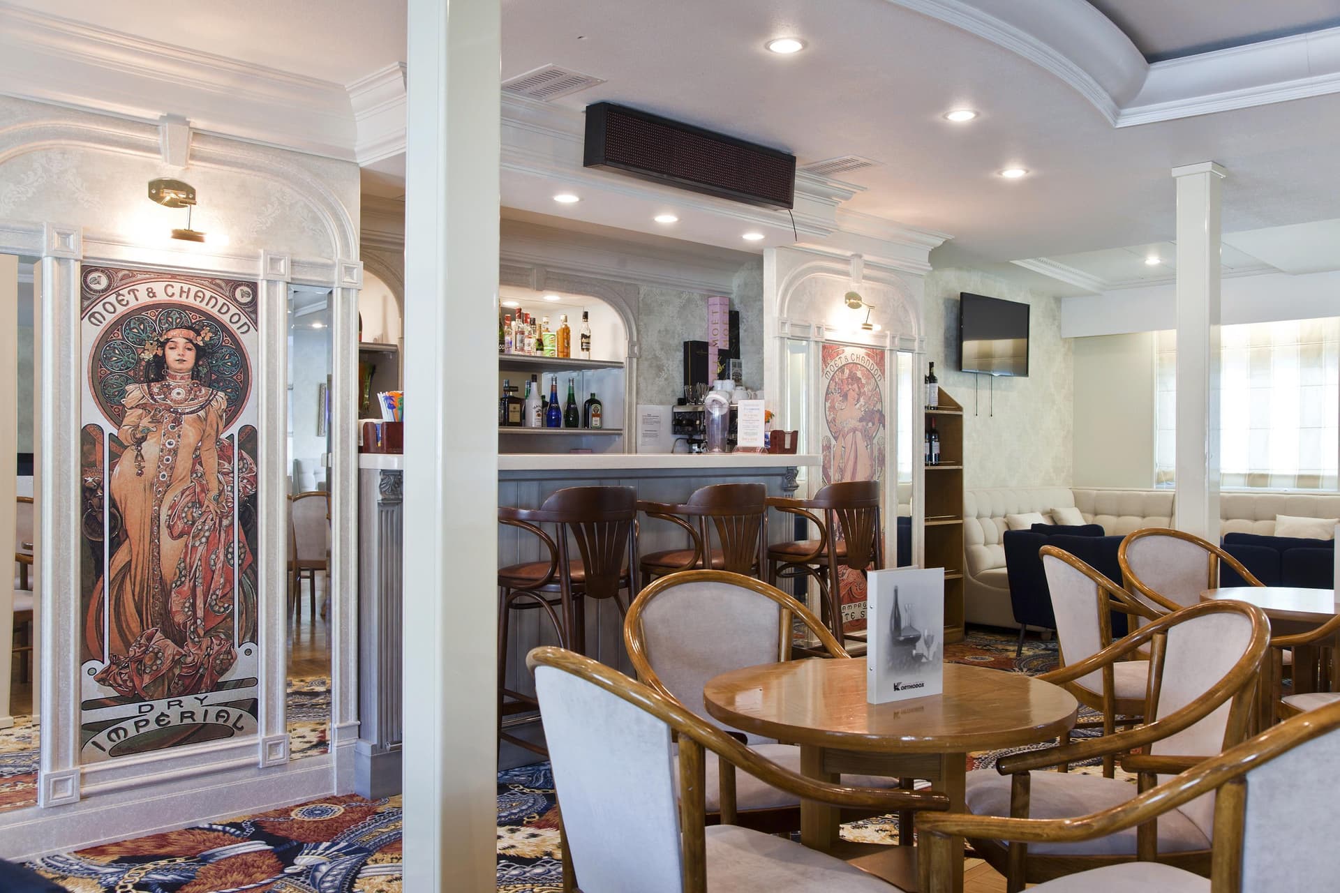 Кормовой бар на шлюпочной палубе Теплохода Сергей Дягилев