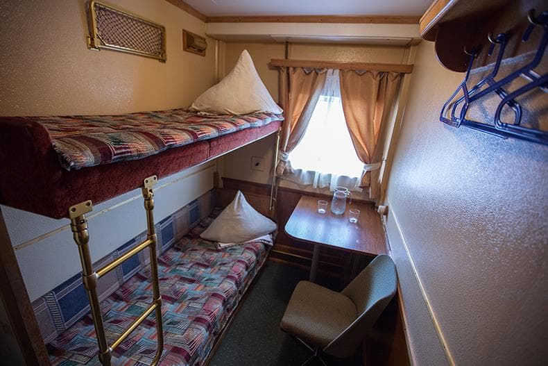 Двухместная двухъярусная каюта Теплохода Козьма Минин
