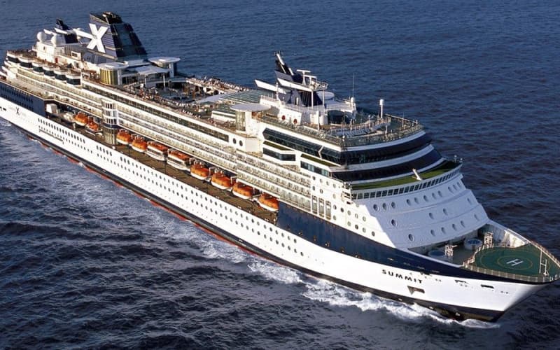 Лайнер Celebrity Summit
