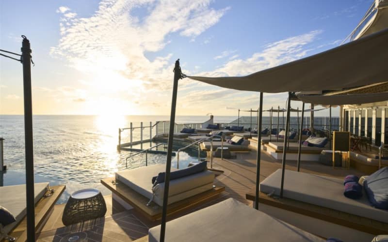 Astern Pool & Bar Лайнера Explora I