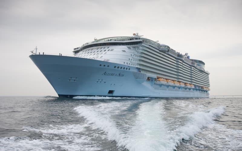 Лайнер Allure of the Seas 