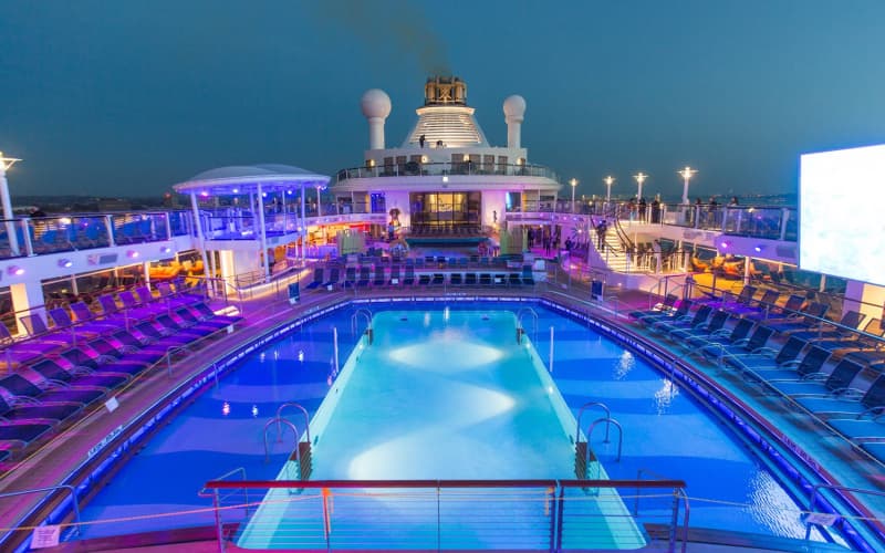 Палуба с бассейнами Лайнера Quantum of the Seas