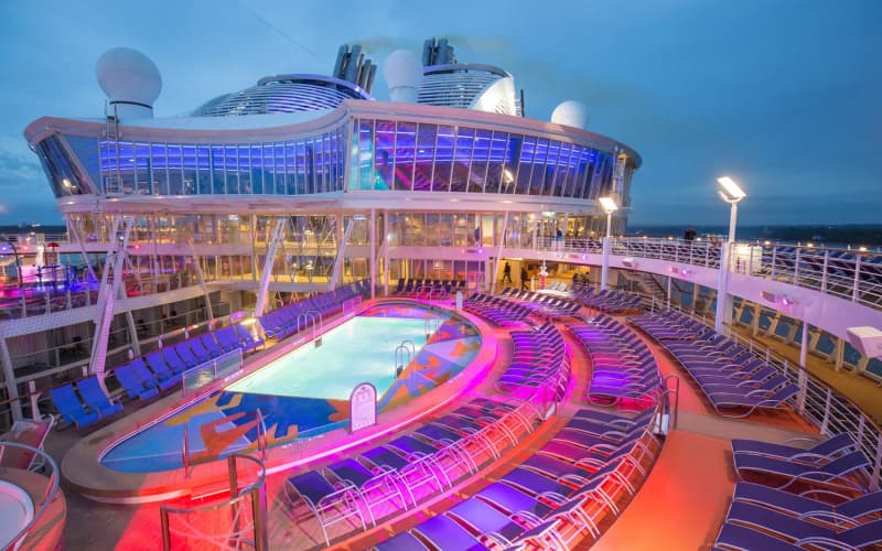 Палуба с бассейнами Лайнера Harmony of The Seas