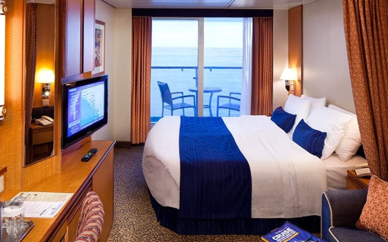 Каюта с балконом  Лайнера Serenade of the Seas