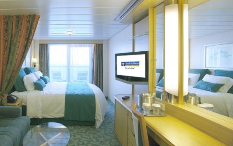 Каюта с балконом  Лайнера Freedom of the Seas