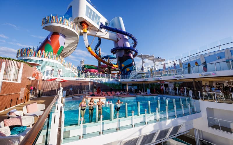 Открытый бассейн   Лайнера Legend of the Seas