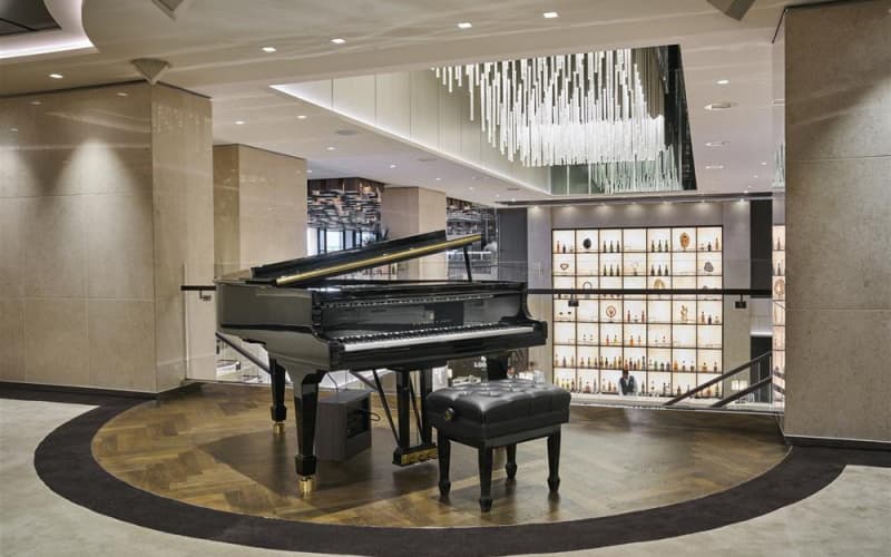 Лобби бар с роялем Лайнера Explora III