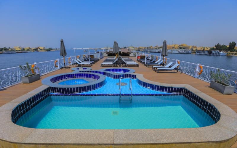 Бассейн  Лайнера Nile Palace