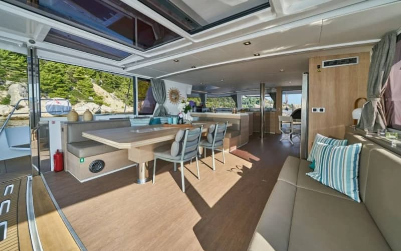 Обеденная зона Лайнера BALI 5.4